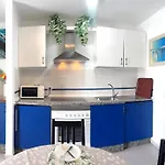 Апартаменты Florencia With Pool Wifi In Puerto Del Carmen, Lanzarote Тиас